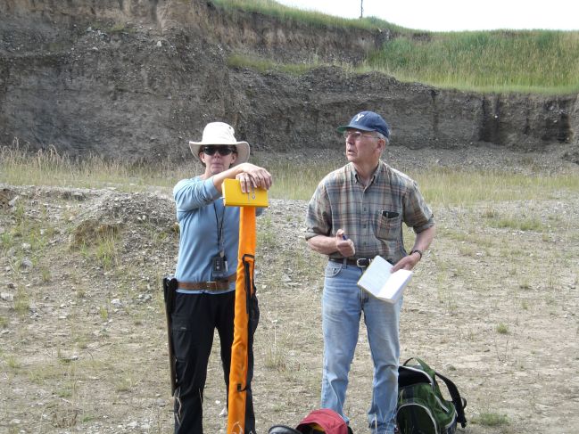  2006:09:02 22:38:39   Porter and Rigsby at outcrop 2.jpg